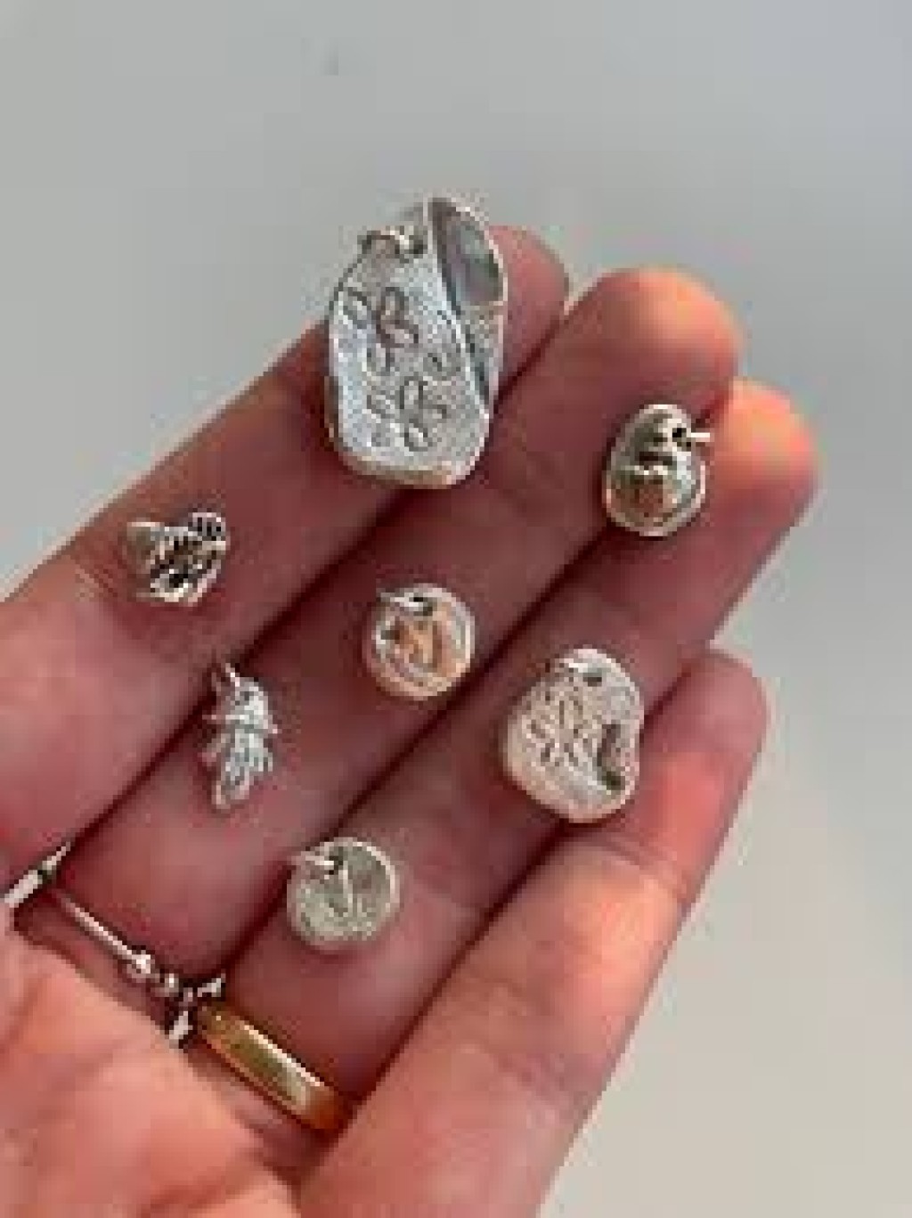 Bedeltjes maken van zilverklei Enschede